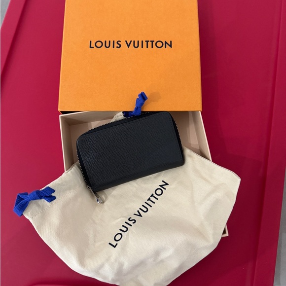 LV Taiga zip coin purse - Picture 2 of 16